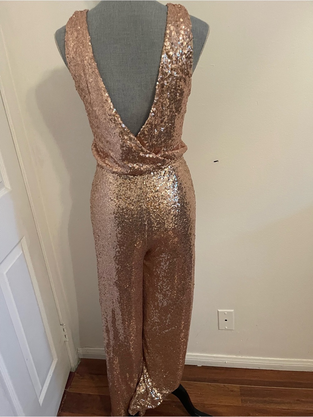 superdown Rose Gold Sequin V-Neck Wide-Leg Jumpsuit. Size Small - Picture 2 of 13